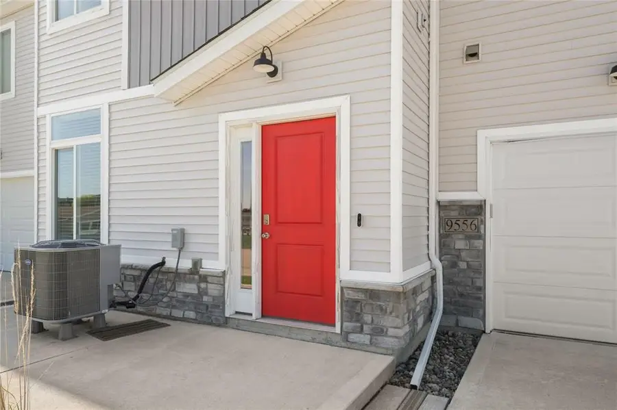 9556 Crestview Drive, West Des Moines, IA 50266 - Image #2