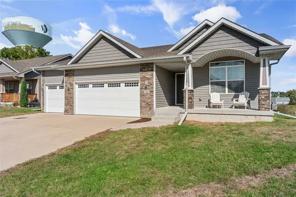 2147 SE Fox Valley Drive, West Des Moines, IA 50265