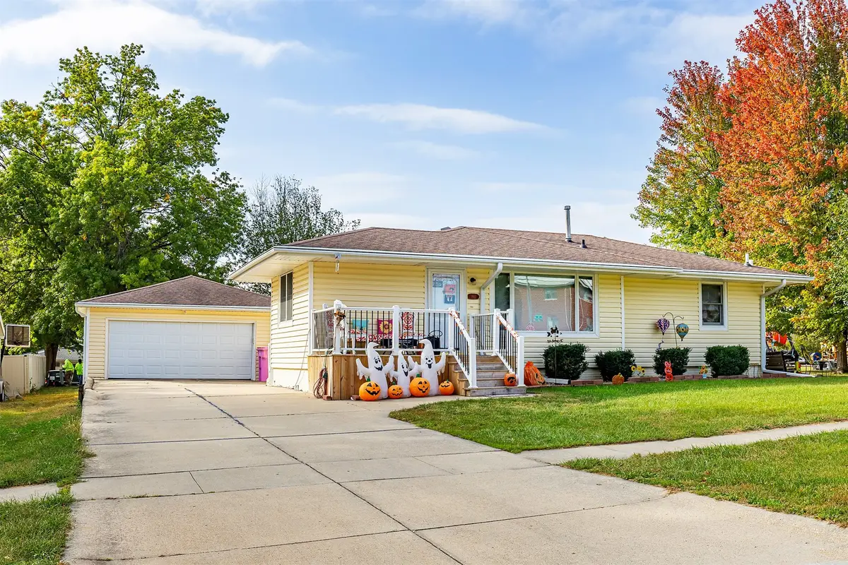 1911 W 5th Avenue, Indianola, IA 50125 - Image #1