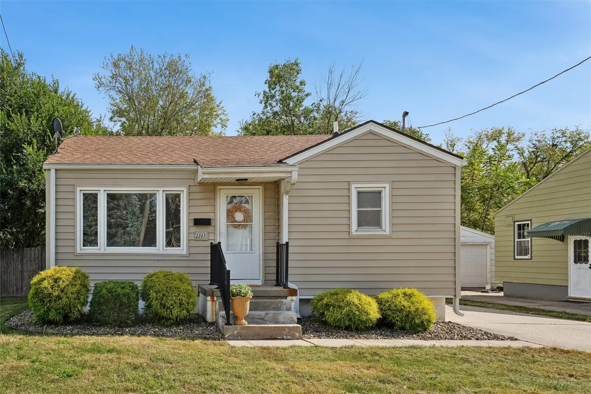 2223 51st Street, Des Moines, IA 50310 - Image #1