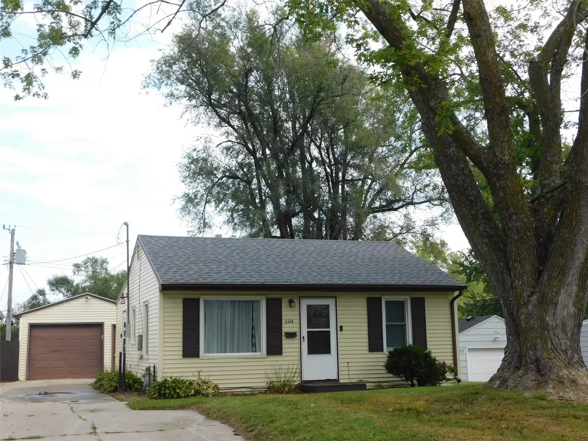 604 E 26th Street S, Newton, IA 50208 - Image #1
