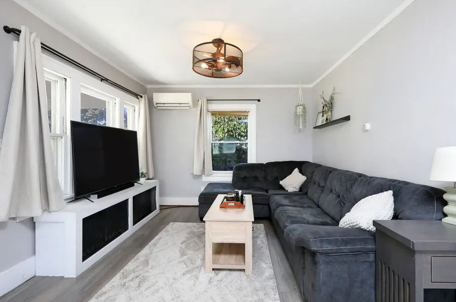 4001 42nd Street, Des Moines, IA 50310 - Image #2