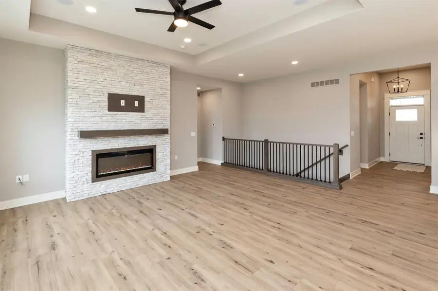 708 NE Doe Pointe Drive, Ankeny, IA 50021 - Image #3