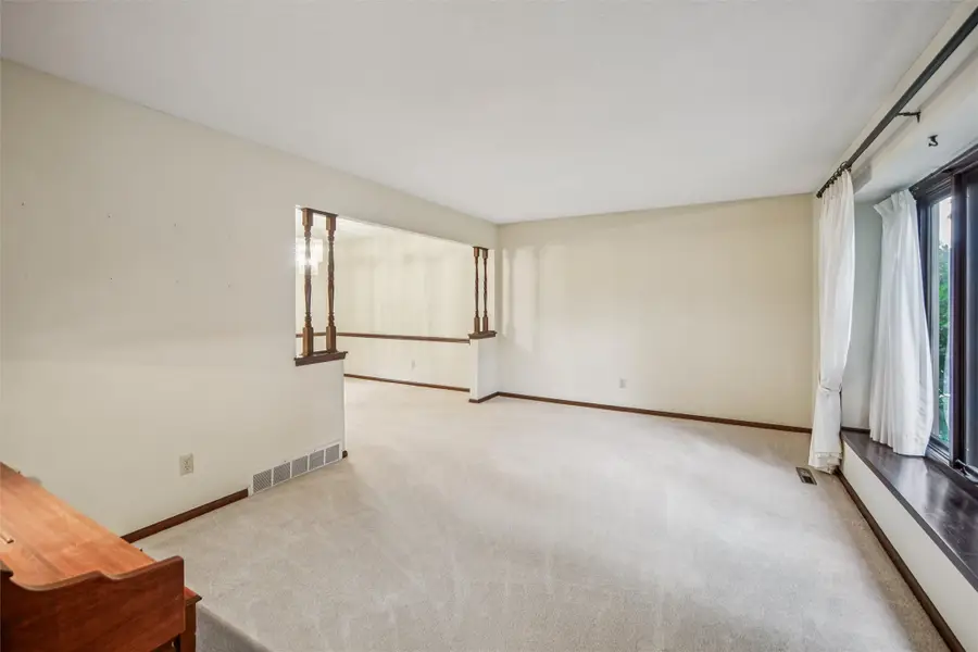 9929 Colby Avenue, Clive, IA 50325 - Image #3