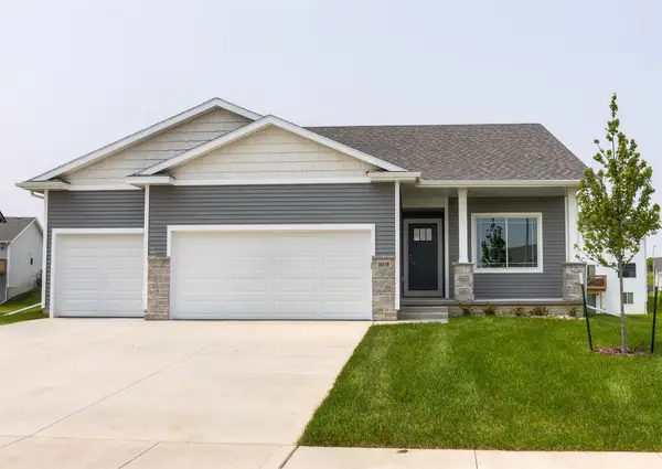 9906 Watermeadow Circle, Johnston, IA 50131