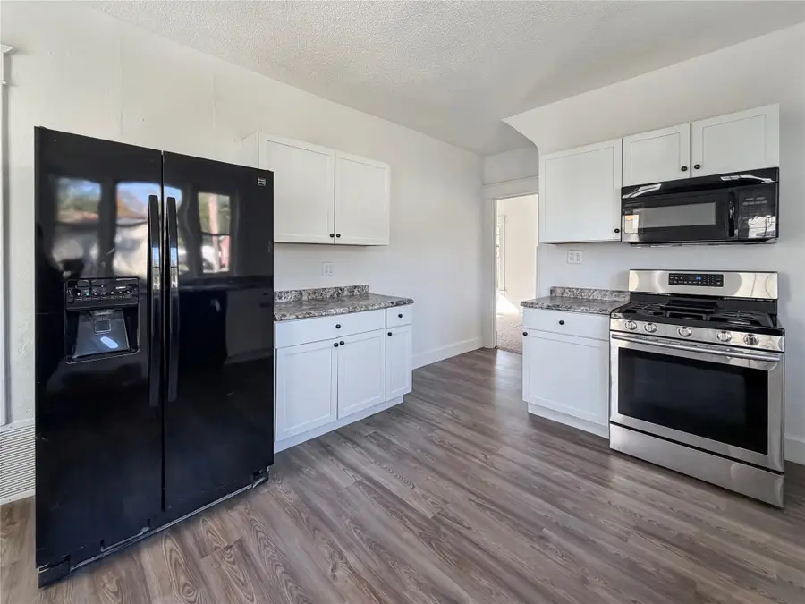 2906 Cambridge Street, Des Moines, IA 50313 - #2