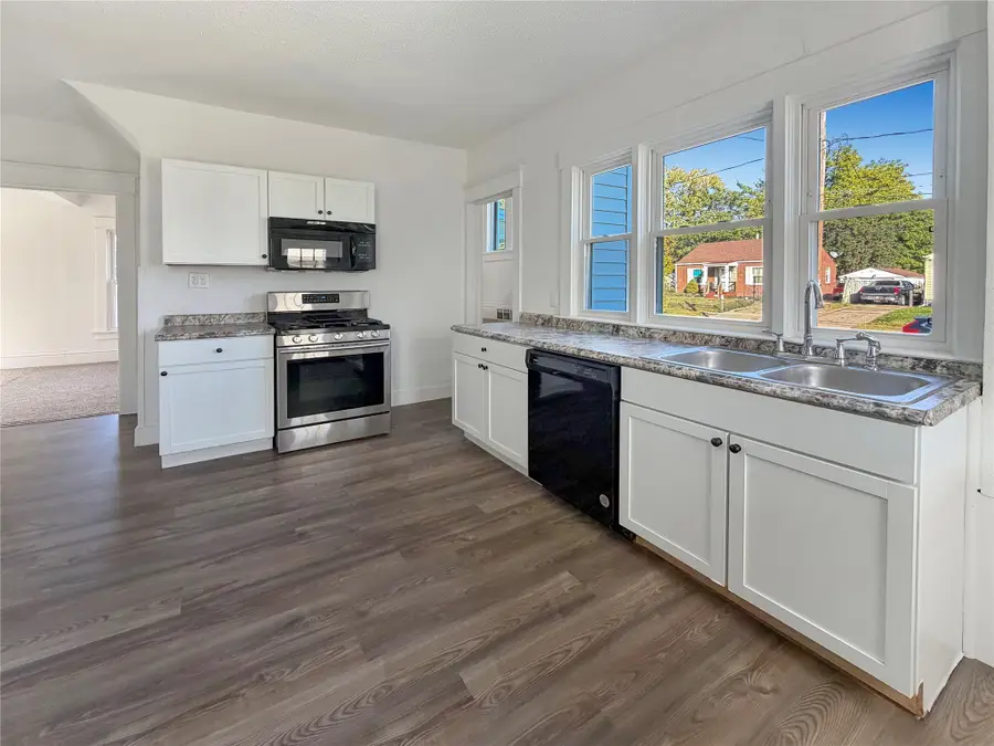 2906 Cambridge Street, Des Moines, IA 50313 - #3