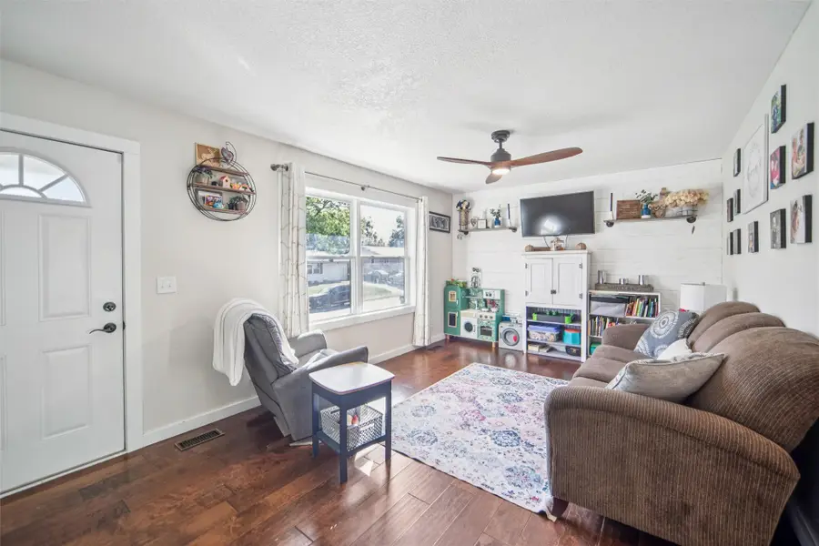 610 Franklin Drive, Martensdale, IA 50160 - Image #3