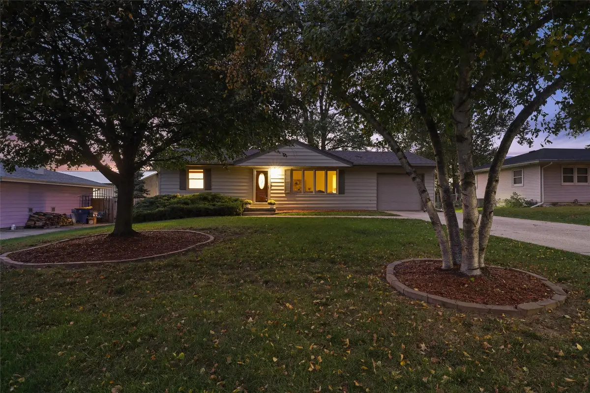 8046 Crestview Drive, Des Moines, IA 50320 - Image #1