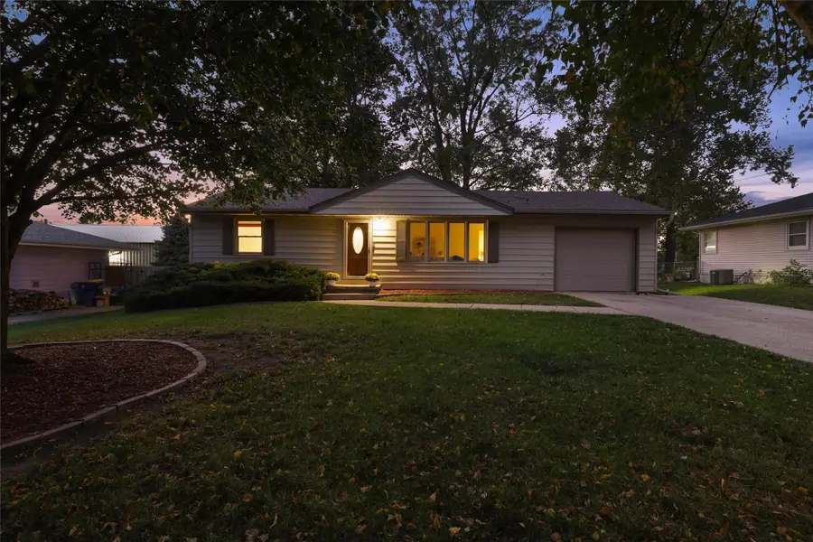 8046 Crestview Drive, Des Moines, IA 50320 - Image #2