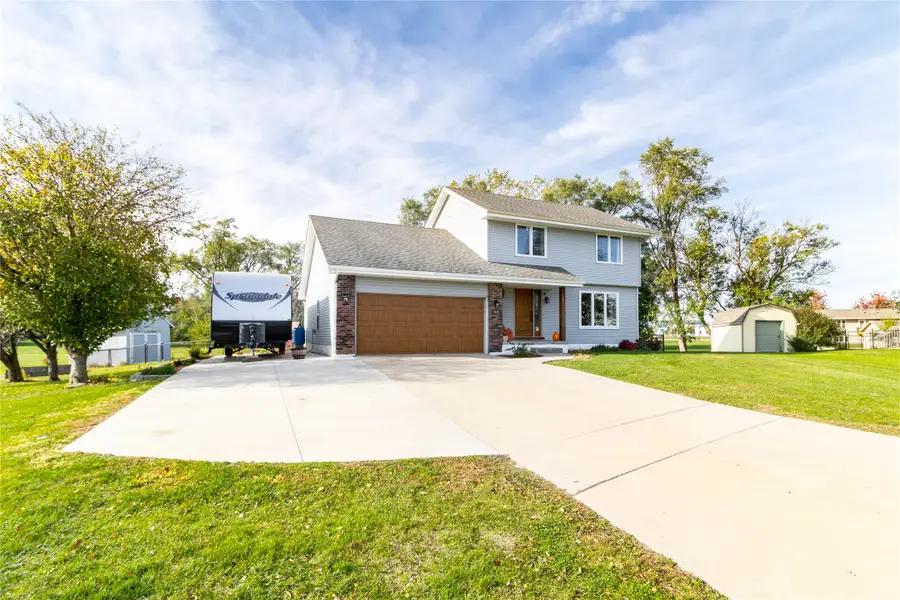 816 9th Court Se, Bondurant, IA 50035 - Image #2