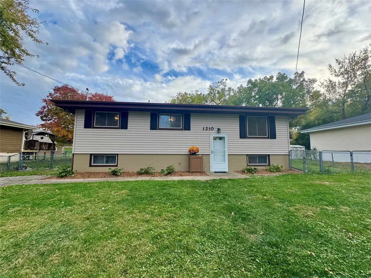 1210 Highview Drive, Des Moines, IA 50315 - Image #1