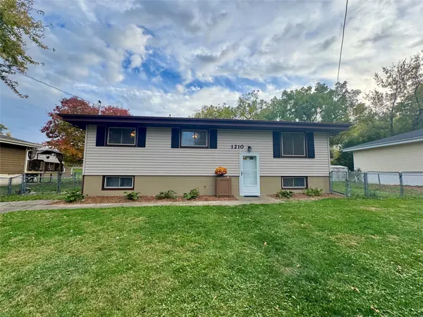 1210 Highview Drive, Des Moines, IA 50315