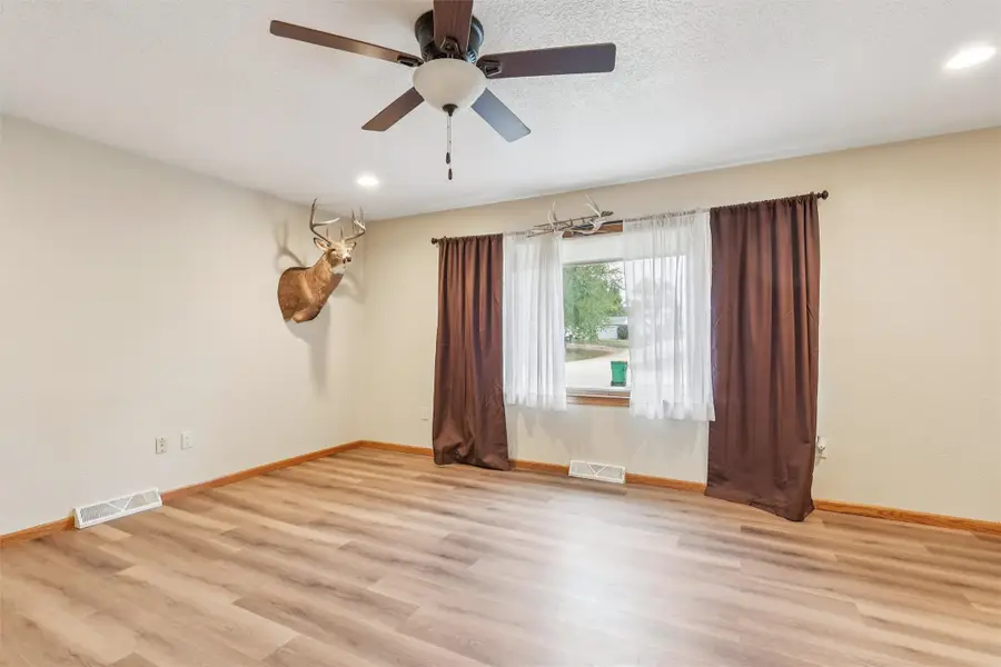 501 W Hutchings Street, Winterset, IA 50273 - Image #2