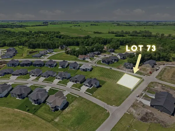 17200 Springbrook Trail, Urbandale, IA 50323