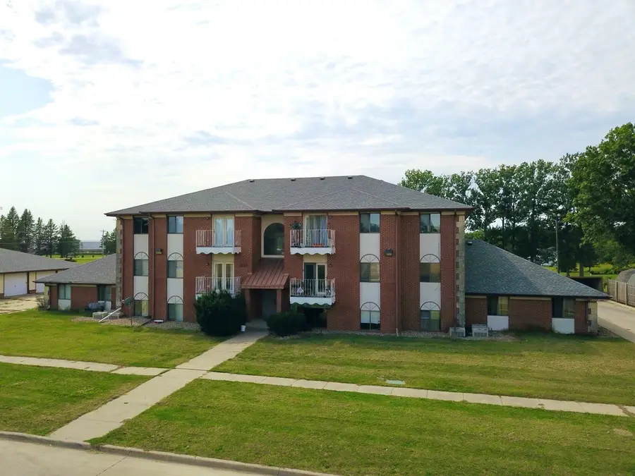 1629 Sunset Street, Grinnell, IA 50112 - #2