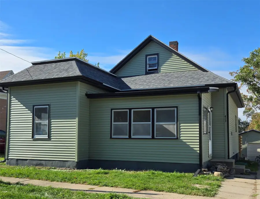 413 E 4th Street S, Newton, IA 50208 - Image #2