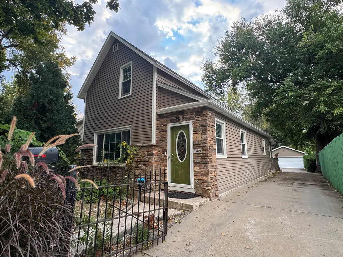 1709 E Walnut Street, Des Moines, IA 50316 - Image #1