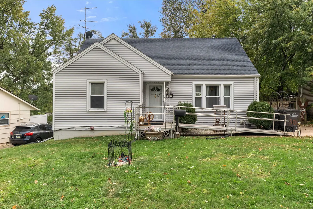 300 Hughes Avenue, Des Moines, IA 50315 - Image #1