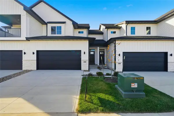 206 NE Doe Pointe Lane, Ankeny, IA 50021