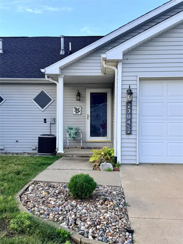 2304 Bos Landen Drive #2, Pella, IA 50219