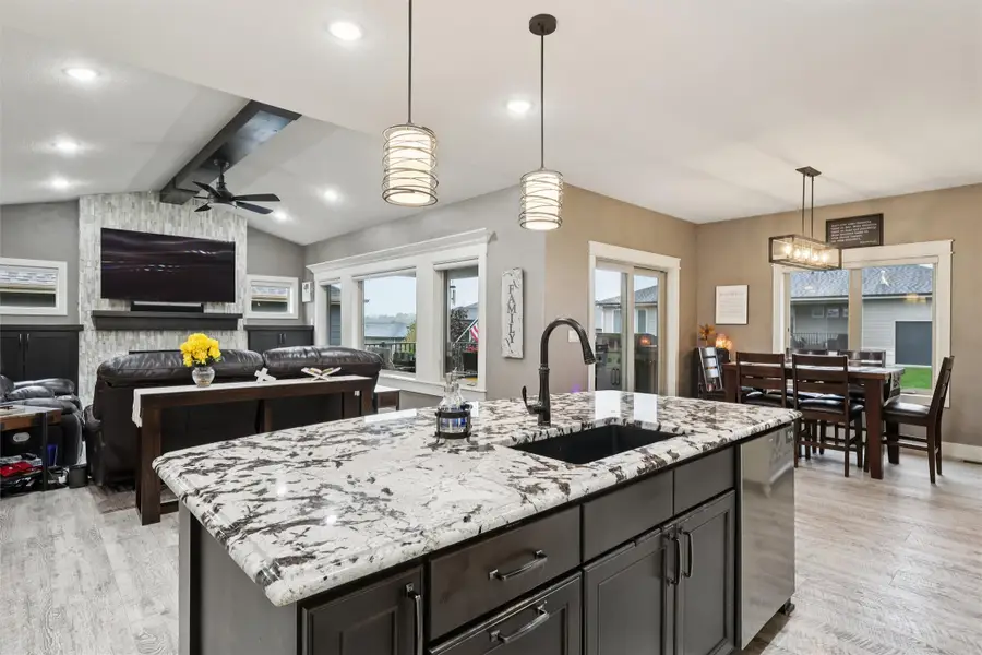 1237 Eagle Creek Boulevard Sw, Altoona, IA 50009 - Image #2