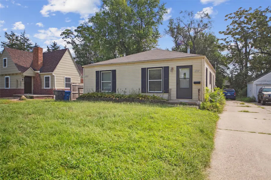 2309 37th Street, Des Moines, IA 50310 - Image #2
