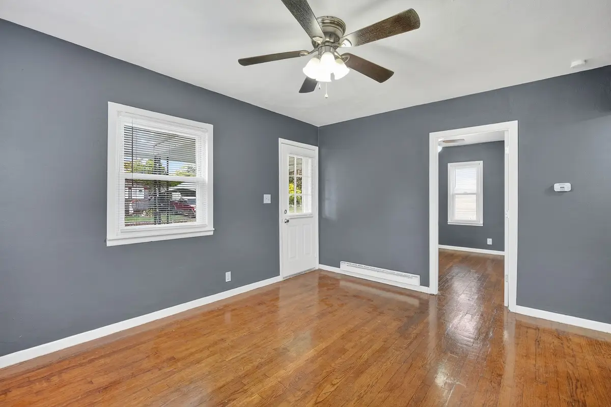 2021 E 25th Street, Des Moines, IA 50317 - #1