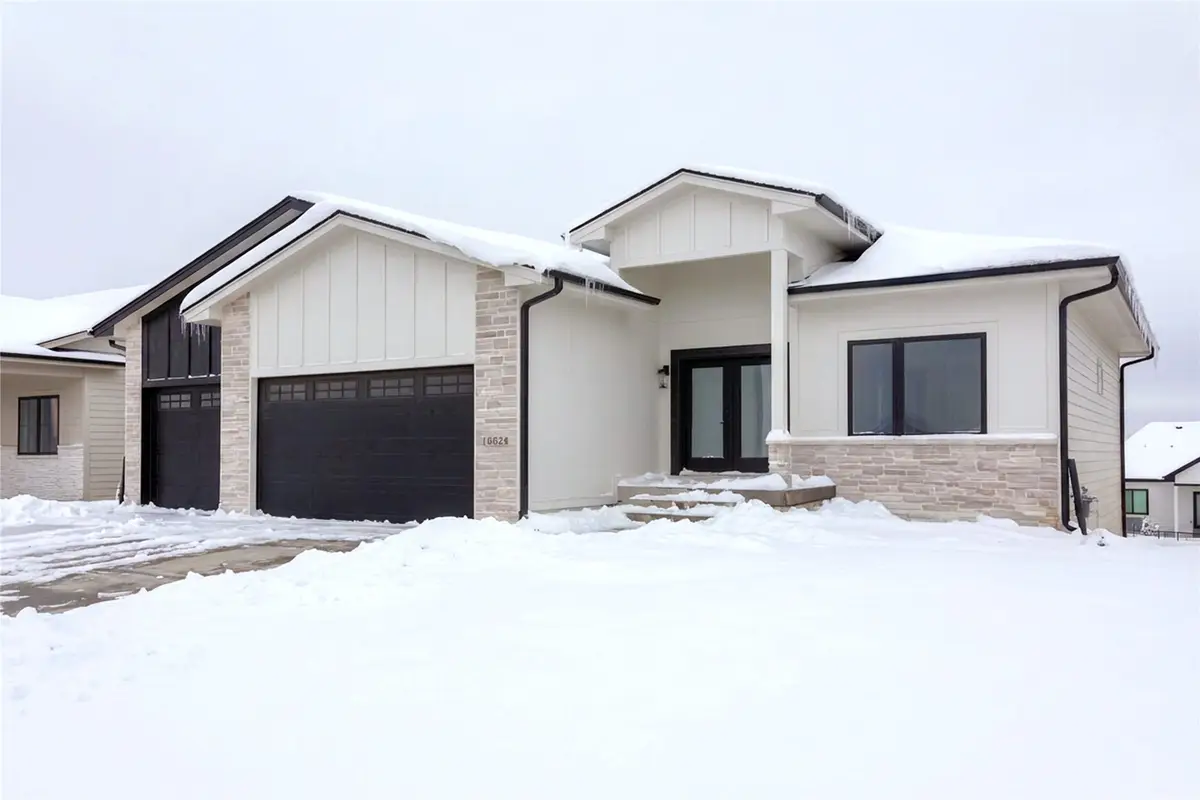 16624 Deerview Drive, Urbandale, IA 50323 - Image #1