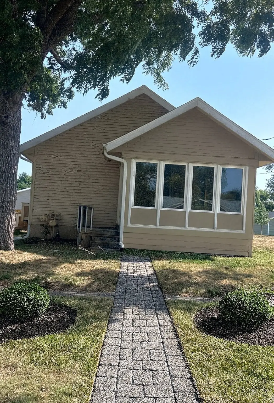 924 E 9th Street N, Newton, IA 50208 - Image #1