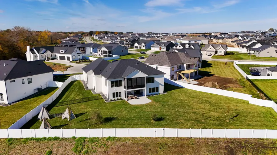 785 Canterbury Circle, Waukee, IA 50263 - Image #2