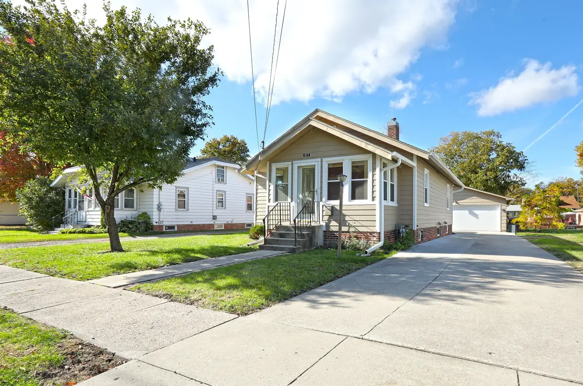 817 E 6th Street N, Newton, IA 50208 - #1