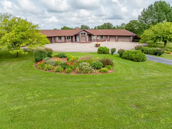 2218 N John Wayne Drive, Winterset, IA 50273