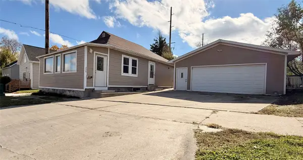 208 W Nevada Street, Marshalltown, IA 50158