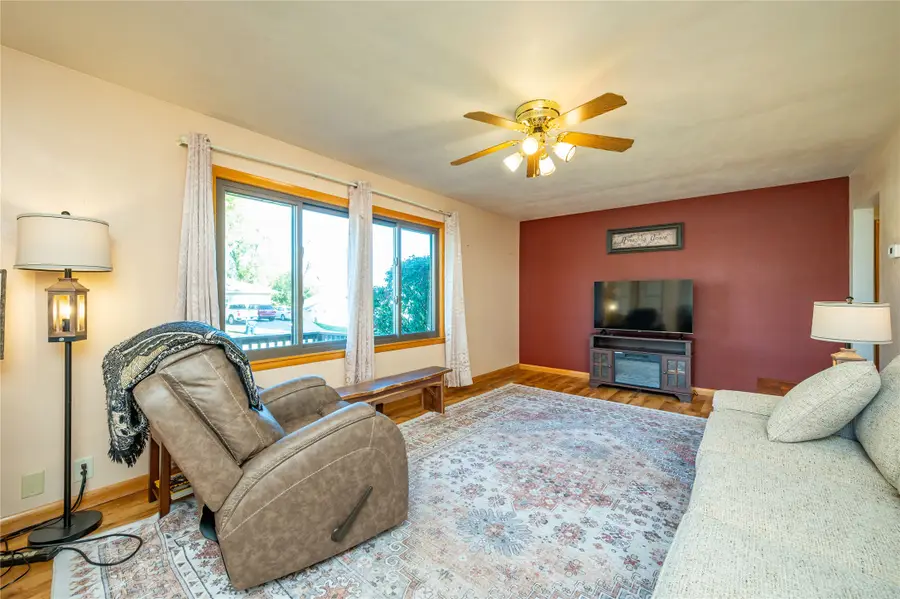 6 W Meadow Lane, Marshalltown, IA 50158 - #2