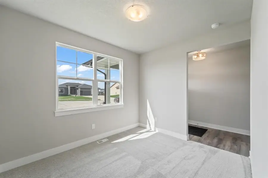 16409 Deerview Drive, Urbandale, IA 50323 - #2