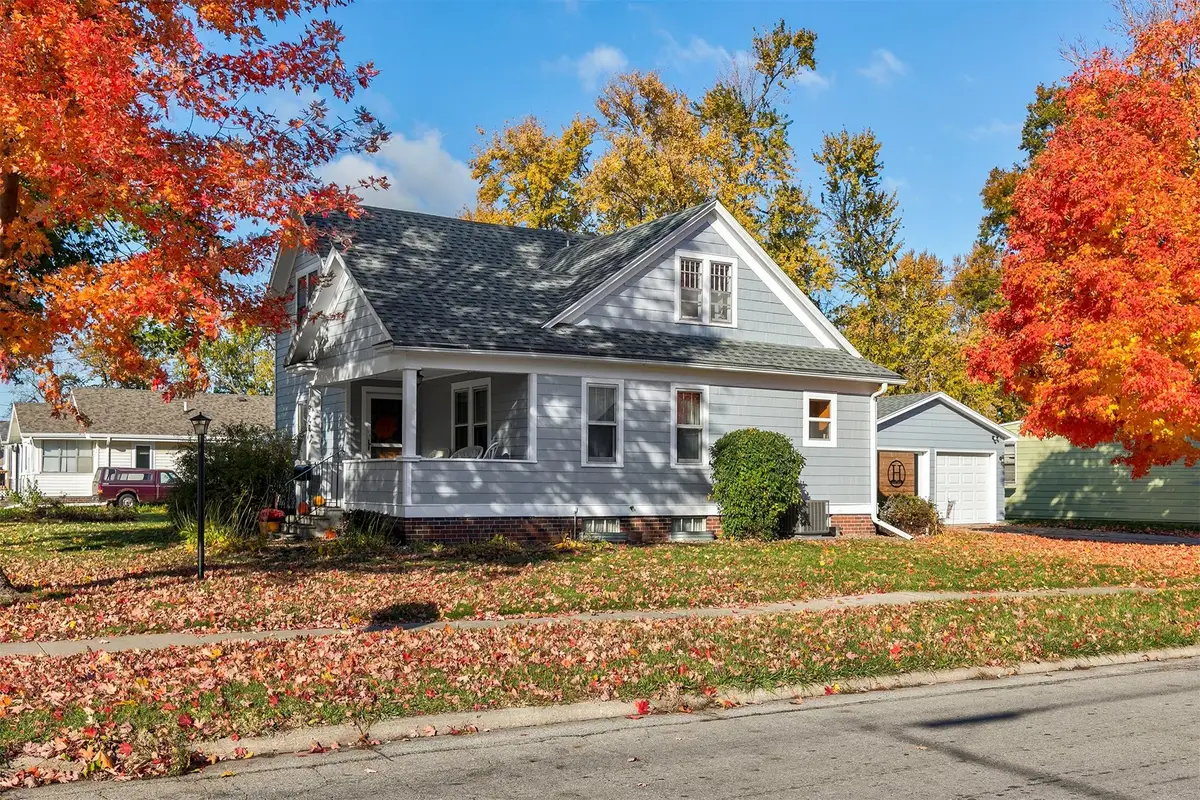 920 S 5th Avenue E, Newton, IA 50208 - #1