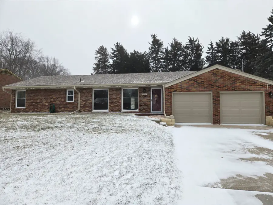 6826 Colby Avenue, Windsor Heights, IA 50324 - Image #2