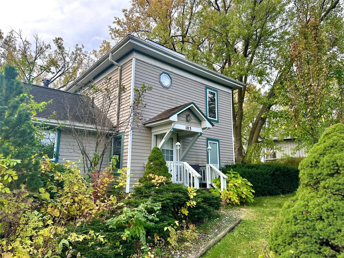 103 S 8th Avenue E, Newton, IA 50208 - #1