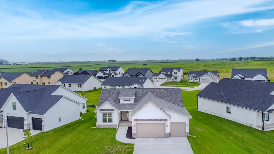 1395 NW Red Oak Drive, Waukee, IA 50263 - Image #2