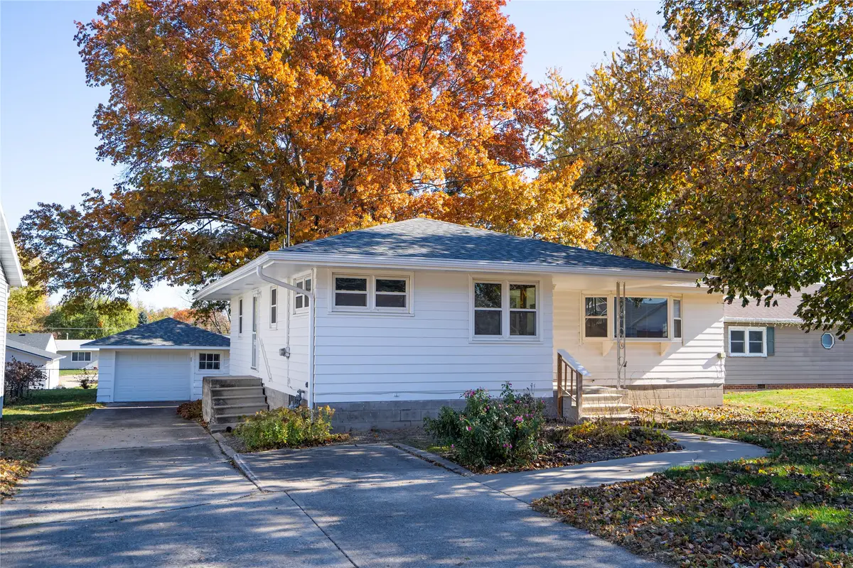 716 E 11th Street N, Newton, IA 50208 - Image #1