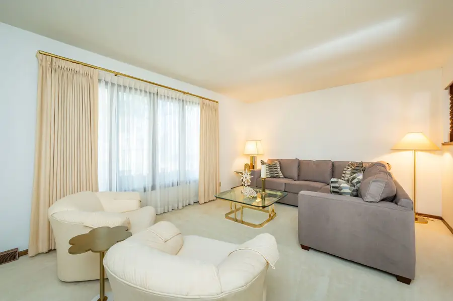 8006 Prairie Avenue, Urbandale, IA 50322 - Image #3