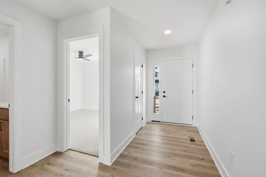 4397 Honey Bee Ridge, Des Moines, IA 50317 - Image #2