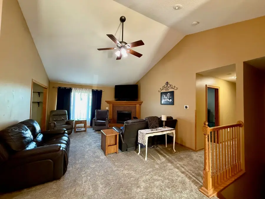 2424 N 6th Avenue E, Newton, IA 50208 - Image #3