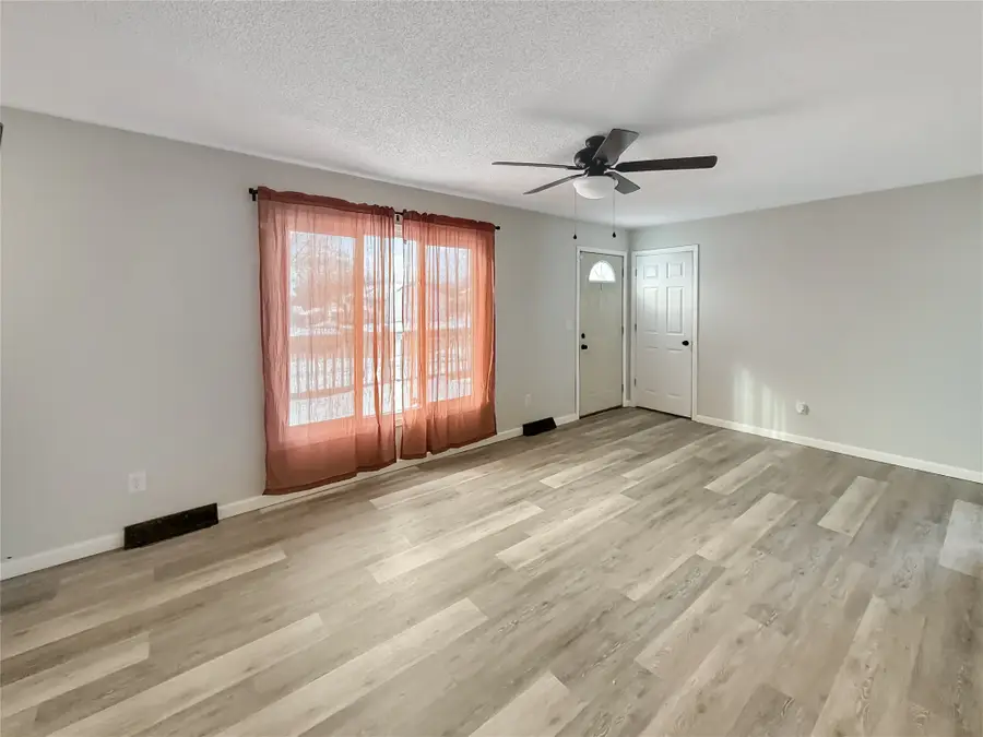 8315 Warren Drive, Des Moines, IA 50320 - Image #3