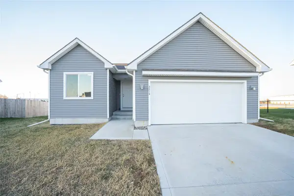3214 Locust Street Sw, Bondurant, IA 50035