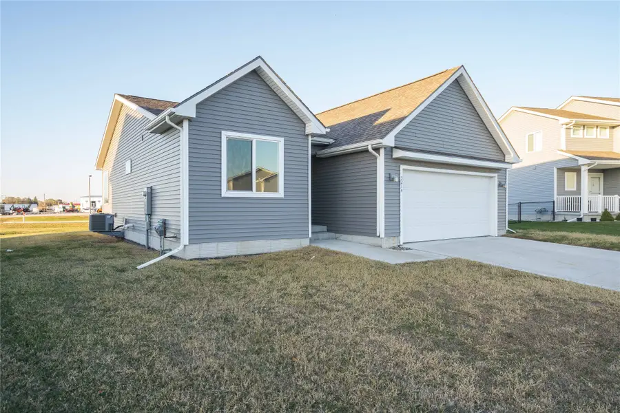 3214 Locust Street Sw, Bondurant, IA 50035 - Image #2
