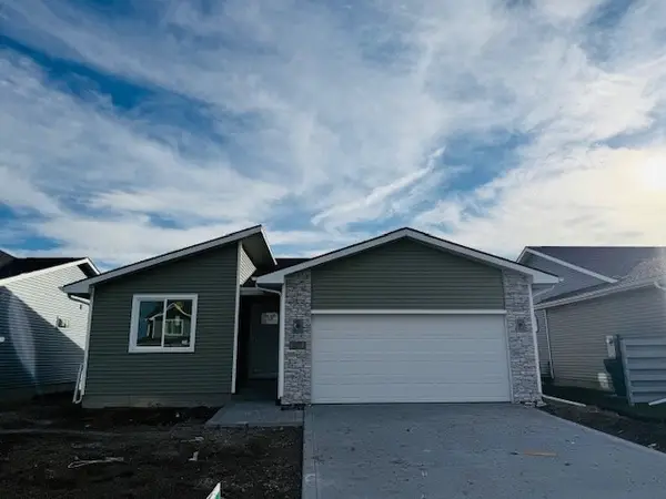 817 3rd Street Nw, Bondurant, IA 50035