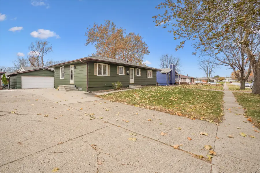 302 NW Arlan Drive, Ankeny, IA 50023 - Image #2