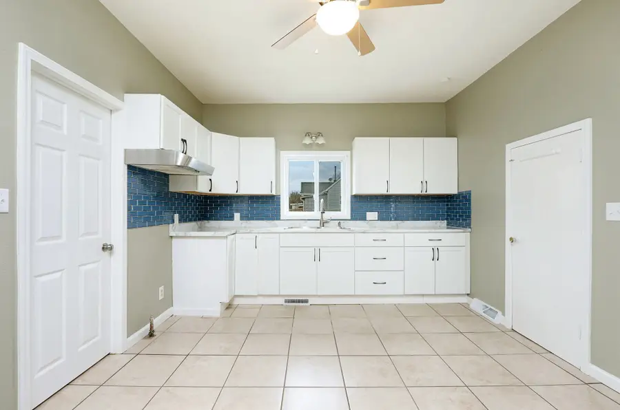 1924 Lucinda Street, Perry, IA 50220 - Image #2